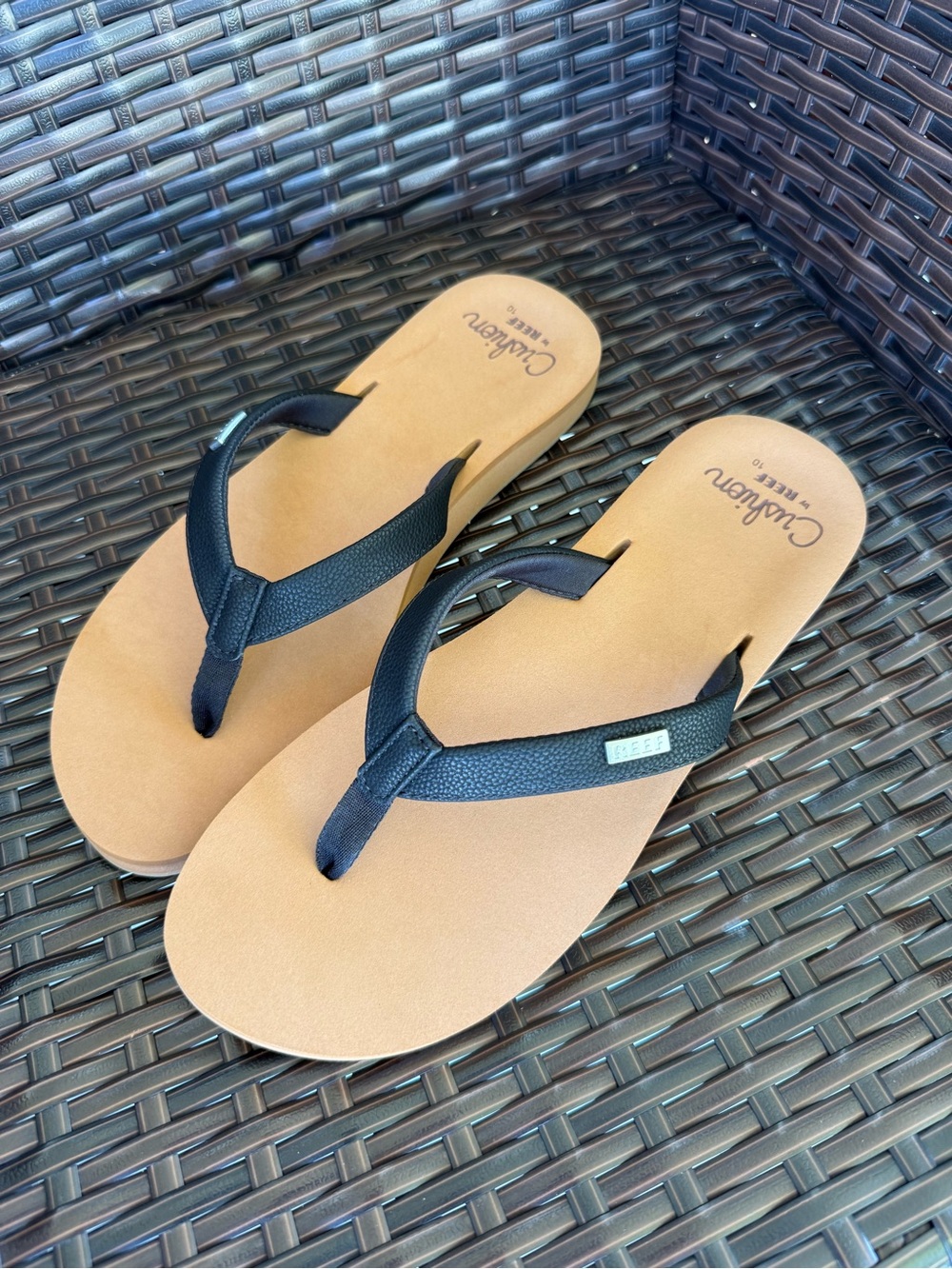 NWOT Women’s Reef cushion flip flops